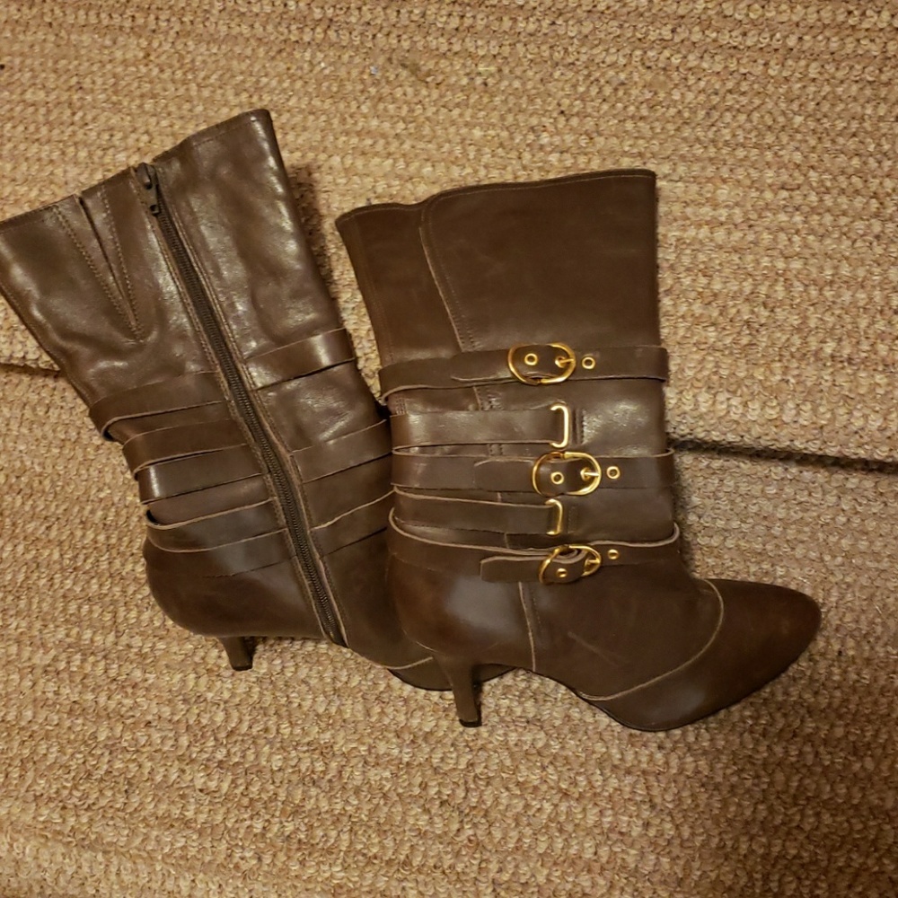 boots - Picture 2 of 3